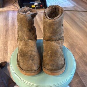 UGG Olive brown short boot size 10